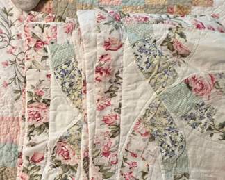 Double Wedding Ring Quilt second image