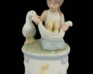 Precious Moments Mothers Little Ducklings Musical Figurine