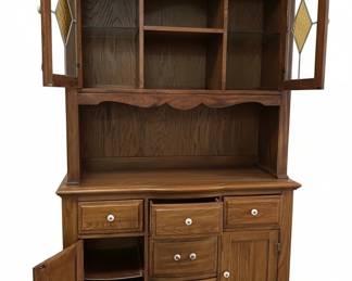 Vintage Pulaski Furniture Keepsake Lighted China Cabinet Hutch