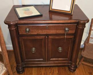 Broyhill nightstands 
