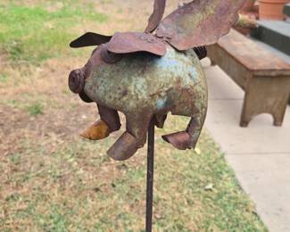 More cute yard sculptures 