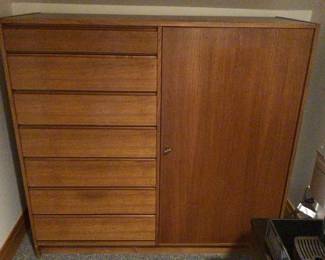 SCANDINAVIAN DESIGN TEAK CABNET
