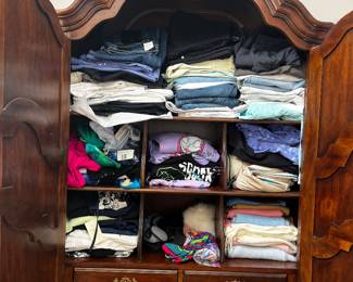 DREXEL HERITAGE ARMOIRE/BAR CABINET