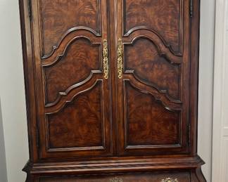 DREXEL HERITAGE ARMOIRE/BAR CABINET