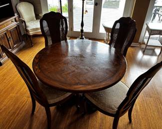 DREXEL HERITAGE ROUND DINING TABLE