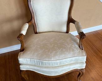 DREXEL HERITAGE UPHOLSTERED ARM CHAIR