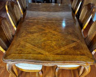 DREXEL HERITAGE DINING TABLE WITH THREE LEAVES