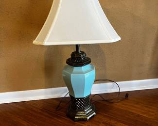ONE OF A PAIR BEAUTIFUL VINTAGE TABLE LAMPS