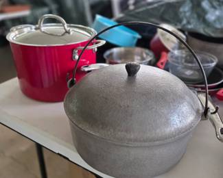 Aluminum Dutch oven and misc kitchen items
