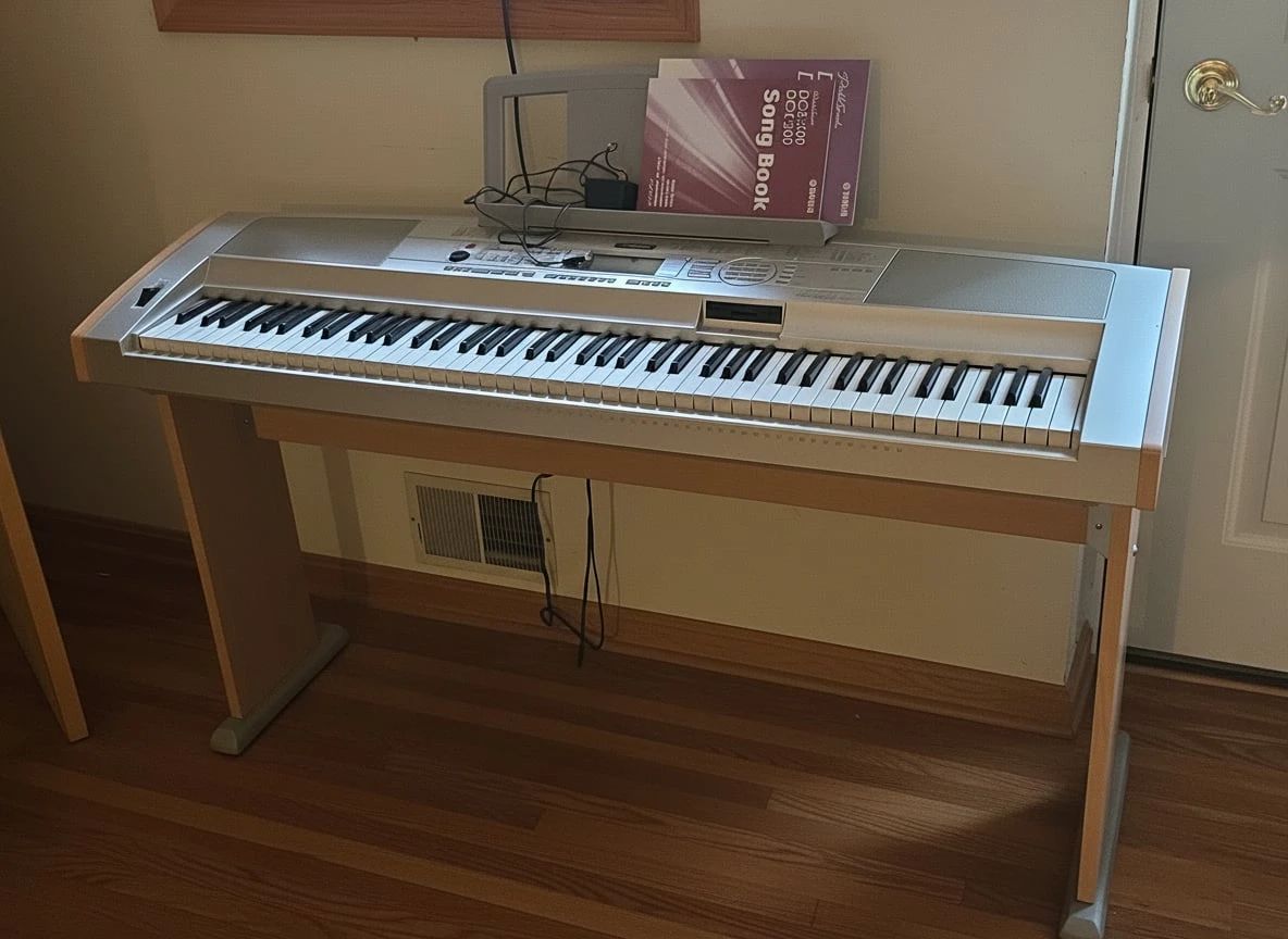 Yamaha Portable Grand DGX Keyboard