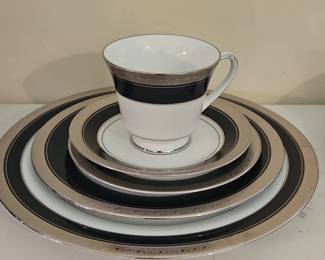 Noritake Crestwood Cobalt Platinum Dinnerware Set