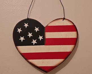 Rustic American Flag Heart Decor