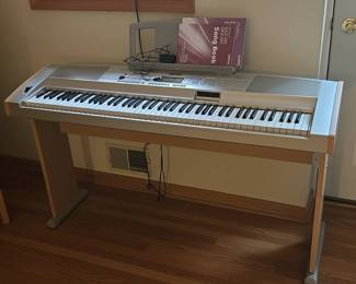 Yamaha Portable Grand DGX Keyboard