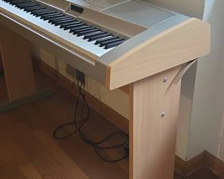 Yamaha Portable Grand DGX Keyboard third image