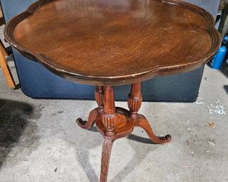Tiffin Pedestal Table