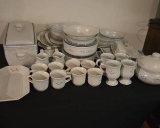 Pfaltzgraff Heirloom dinnerware set