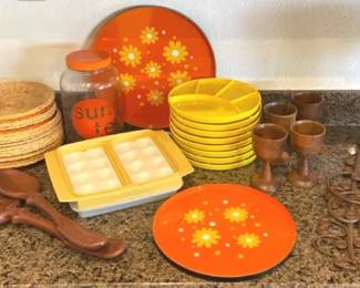 Colorful Vintage Casual Dinnerware