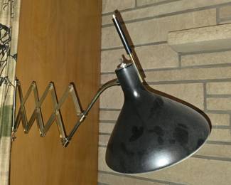 Fantastic and complete 1956 Mid Century Modern pantograph wall-mount lamp by Lightolier