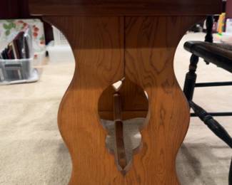 (36”x41”x29”)Vintage Solid Oak Dining Table