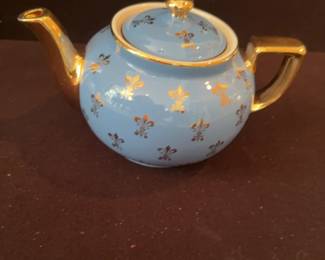 Hall Blue Fleur-de-lis Teapot with Gold Trim