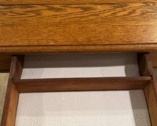 (36”x41”x29”)Vintage Solid Oak Dining Table