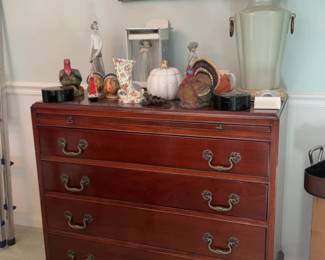 33”x35”x18” Mahogany 4-Drawer Dresser with Brass Hardware