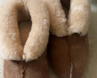 (7) UGG Roo Revival Slippers