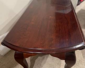 (35”x49”x16”)Cherry Wood Coffee Table with Queen Anne Legs