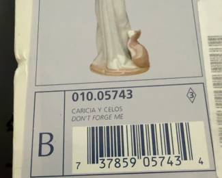 Lladro Don’t Forget Me Figurine 
