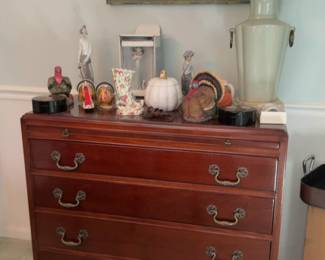 33”x35”x18” Mahogany 4-Drawer Dresser with Brass Hardware