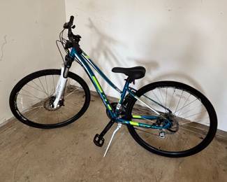 Trek Dual Sport Womens Hybrid Bike