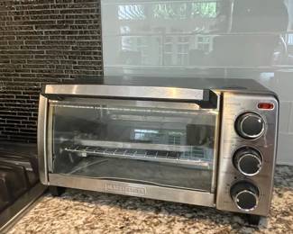 BLACK+DECKER TO1755SBC Natural Convection 4-Slice Toaster Oven