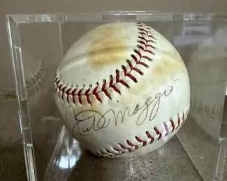 Joe DiMaggio Baseball player Signed Baseball