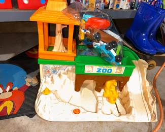 VTG Fisher Price Zoo w/ accessories