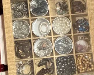 Assorted Vintage Jewelry and Collectibles Lot second image