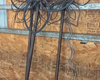 Wrought Iron Dinah Rusty Flower Metal Yard Art