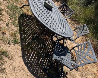 Cast Aluminum Outdoor Dining Set with Lattice Design