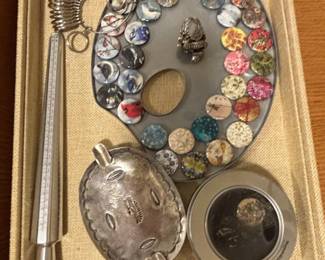 Assorted Vintage Jewelry and Collectibles Lot third image