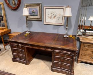 EXECUTIVE DESK ORLANDO