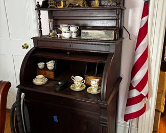 Victorian Eastlake Cylinder Roll-Top Desk and Hutch 1880-1890