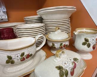 Mikasa Strawberry Festival Dinnerware Set B