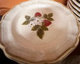 Mikasa Strawberry Festival Dinner Plates