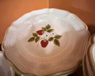 Mikasa Strawberry Festival Stoneware Bowl