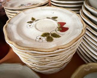 Mikasa Strawberry Festival Stoneware