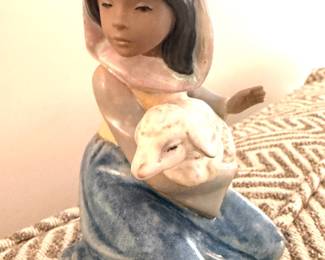 Lladro 12283 “List Lamb”