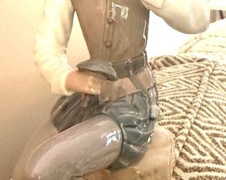 Lladro #305 Dan Quiote reading