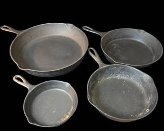 Lot Of 4 Vintage Cast Iron Skillets Assorted Sizes