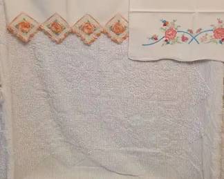 Bates George Washingtons Choice Bedspread, Hand Crocheted Pillow Cases