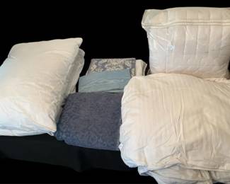 Table Cloth Fabrics Bedding Comforters w Pillows
