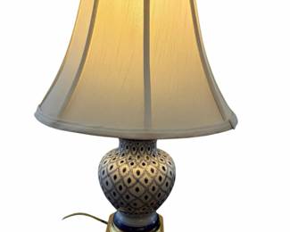 Vtg Chinoiserie Blue White Table Lamp